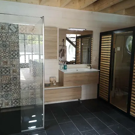 La Bois Des Roses Chalet *